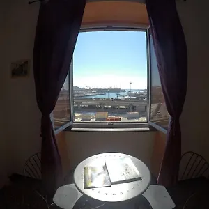 Alojamento de Acomodação e Pequeno-almoço Al Fronte Del Porto